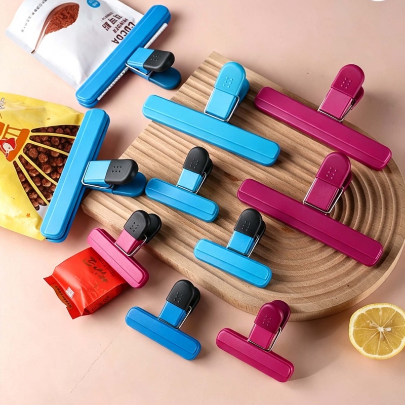 Kitchen Gadgets Oxo - Набор из 4 портативных пластиковых зажимов
